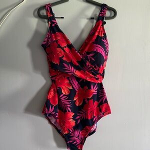 Lands' End Women's One Piece Swimsuit - Red Floral on Navy